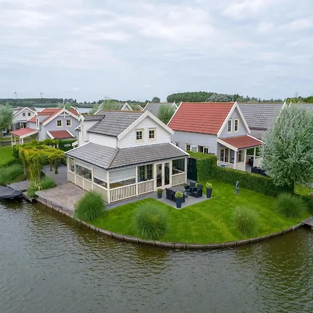 On The Water With Veranda Holiday home *