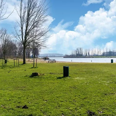 By Water Near Rotterdam 度假居 *