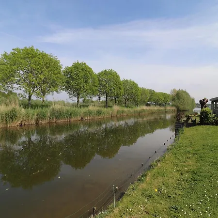 By Water Near Rotterdam 度假居