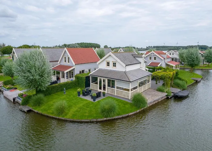 By Water Near Rotterdam بيت للعطل