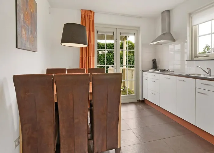 By Water Near Rotterdam بيت للعطل *