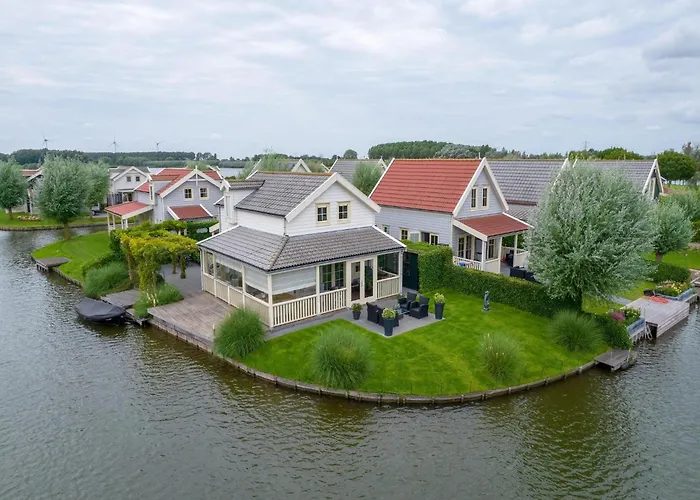 By Water Near Rotterdam بيت للعطل *