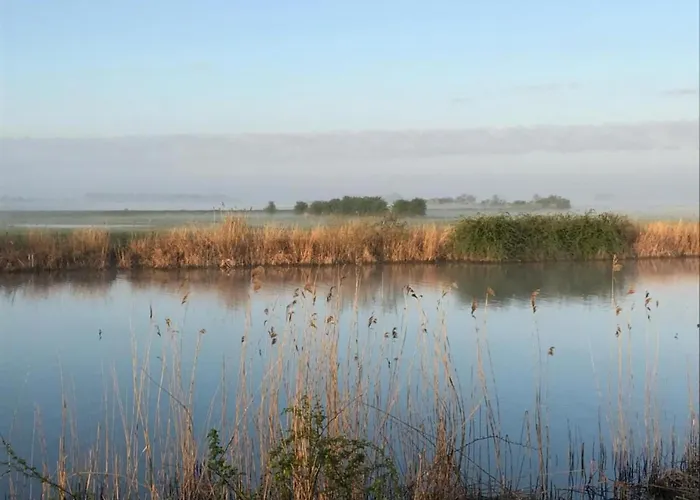 By Water Near Rotterdam بيت للعطل Simonshaven