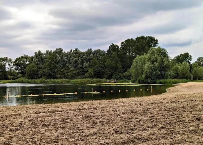 By Water Near Rotterdam بيت للعطل *